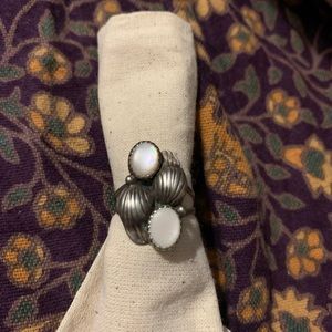 Vintage Native American silver mother of pearl ring